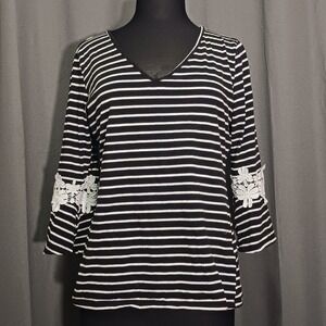 Capri Striped‎ Top V-Neck 3/4 Sleeve crocheted Detail Blouse Black White L